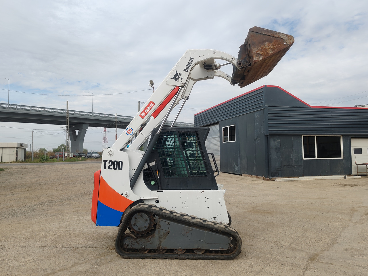 BOBCAT T200 - اللودر المجنزر صغير: صورة 4 BOBCAT T200 - اللودر المجنزر صغير: صورة 4
