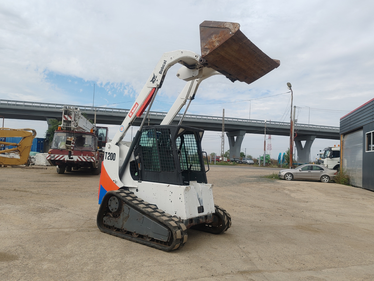 BOBCAT T200 - اللودر المجنزر صغير: صورة 2 BOBCAT T200 - اللودر المجنزر صغير: صورة 2