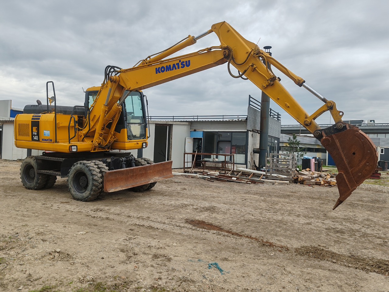Komatsu PW140-7 - حفارة دولاب: صورة 2 Komatsu PW140-7 - حفارة دولاب: صورة 2