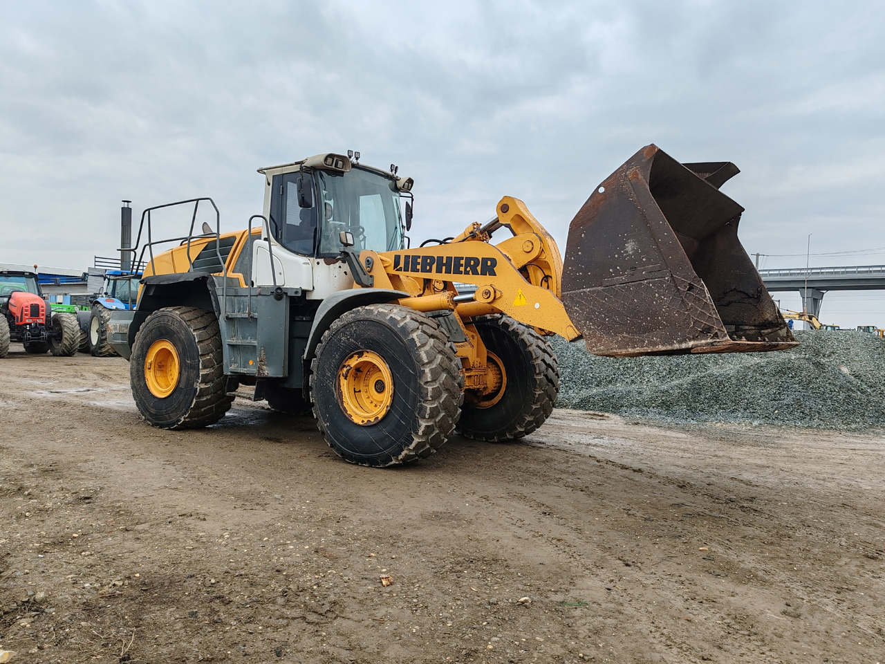 Liebherr L576 2plus2 - اللودر بعجل: صورة 1 Liebherr L576 2plus2 - اللودر بعجل: صورة 1