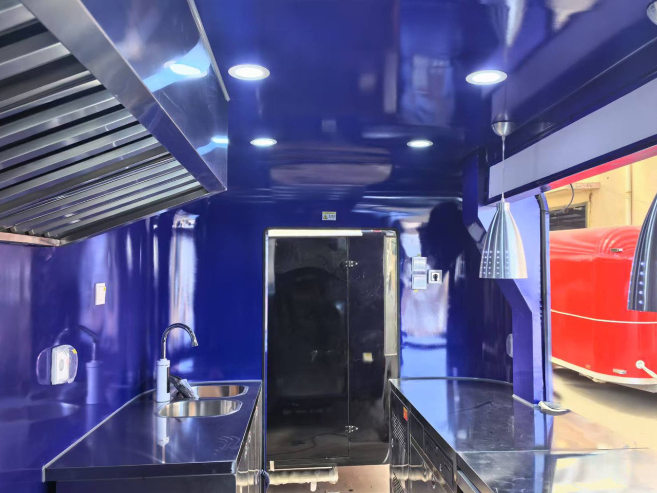 Deli Star Trailer Futura 4000 - EU standards - مقطورة بيع ( الأغذية): صورة 3 Deli Star Trailer Futura 4000 - EU standards - مقطورة بيع ( الأغذية): صورة 3