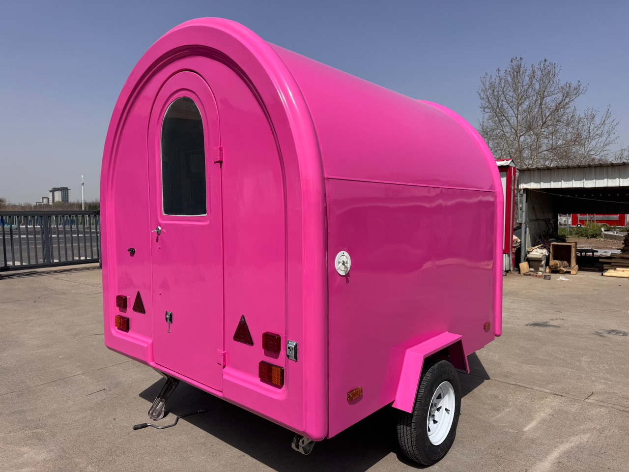 Deli Star Trailers EasyGo 230 Light - EU standards - مقطورة بيع ( الأغذية): صورة 1 Deli Star Trailers EasyGo 230 Light - EU standards - مقطورة بيع ( الأغذية): صورة 1