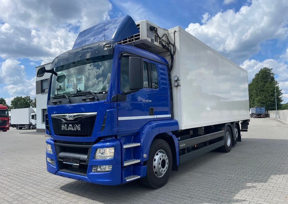 MAN TGS 26.360 CHŁODNIA 8,10m ( 20 europalet ) - شاحنة الفريزر: صورة 2 MAN TGS 26.360 CHŁODNIA 8,10m ( 20 europalet ) - شاحنة الفريزر: صورة 2