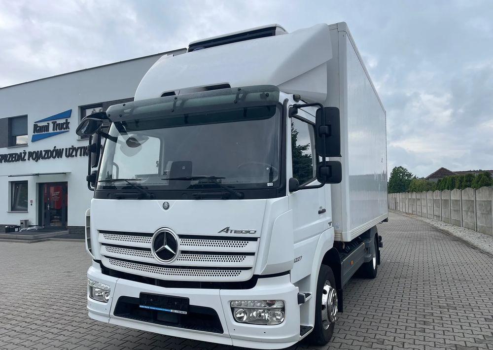 Mercedes-Benz ATEGO 1227 CHŁODNIA HAKOWA / HAKÓWKA - شاحنة الفريزر: صورة 1 Mercedes-Benz ATEGO 1227 CHŁODNIA HAKOWA / HAKÓWKA - شاحنة الفريزر: صورة 1