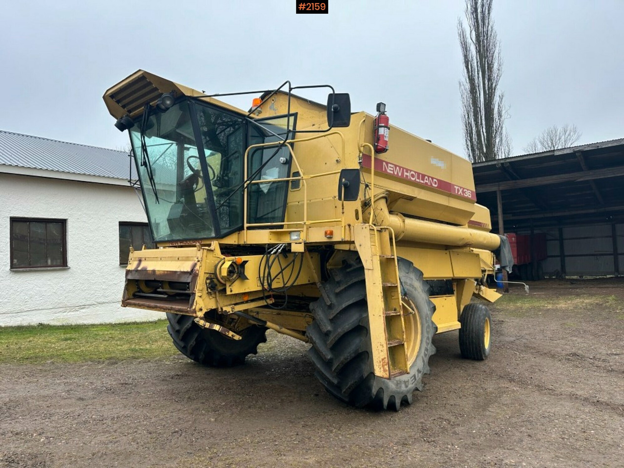 Combine harvester New Holland TX36 20 ft header with wagon (see video) - حصادة موحَّدة: صورة 1 Combine harvester New Holland TX36 20 ft header with wagon (see video) - حصادة موحَّدة: صورة 1