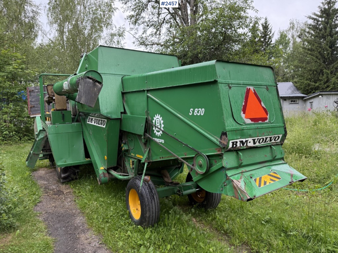 Combine harvester Volvo BM S830 with 2 cutting tables - حصادة موحَّدة: صورة 3 Combine harvester Volvo BM S830 with 2 cutting tables - حصادة موحَّدة: صورة 3
