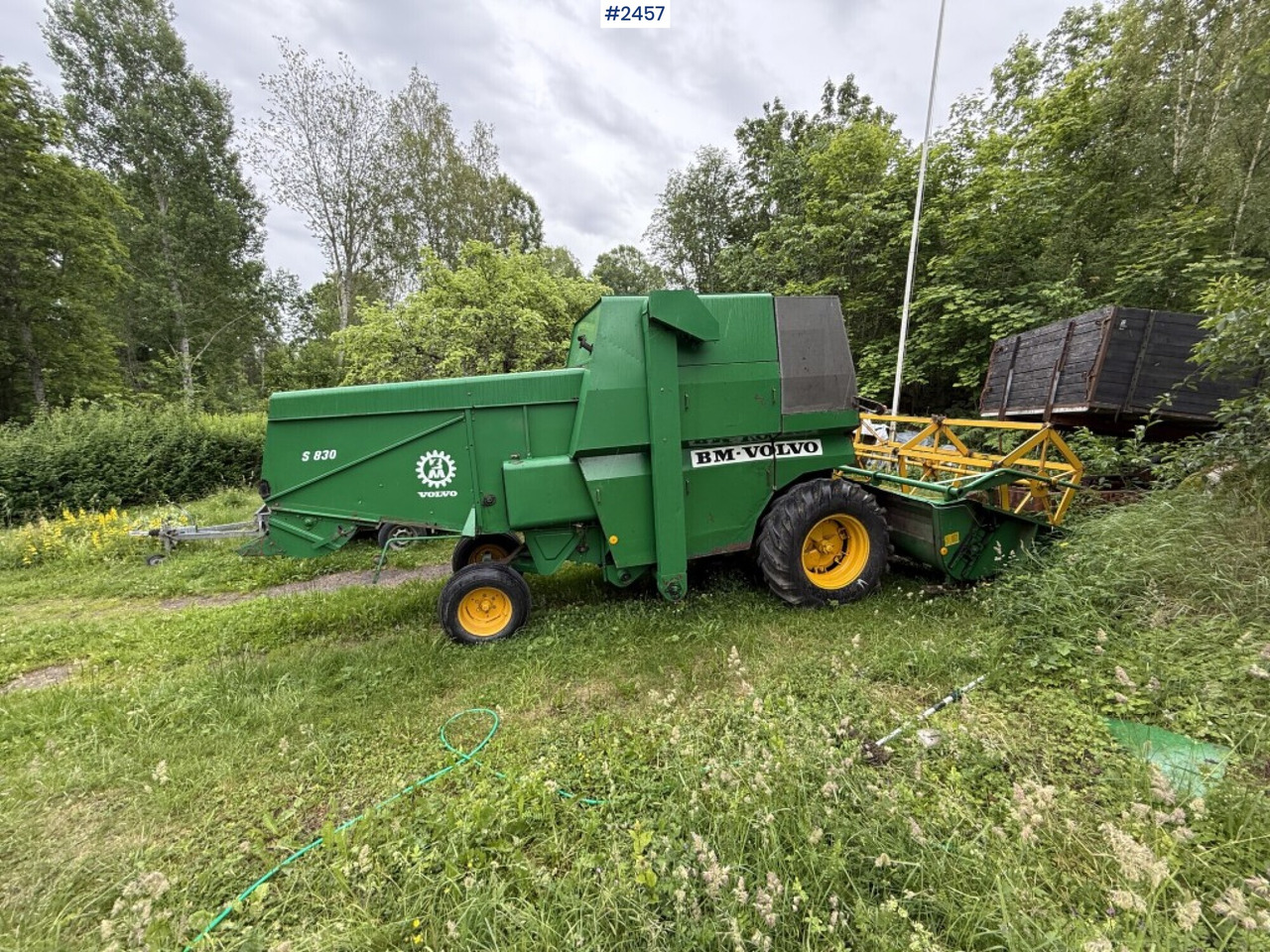 حصادة موحَّدة Combine harvester Volvo BM S830 with 2 cutting tables: صورة 6