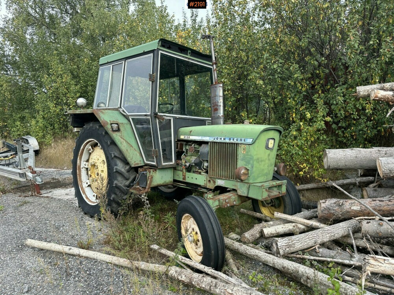 John Deere 2130 Tractor - جرار: صورة 1 John Deere 2130 Tractor - جرار: صورة 1