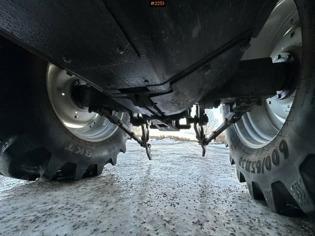 جرار Valtra X110 waiststeering tractor with twintrac: صورة 15