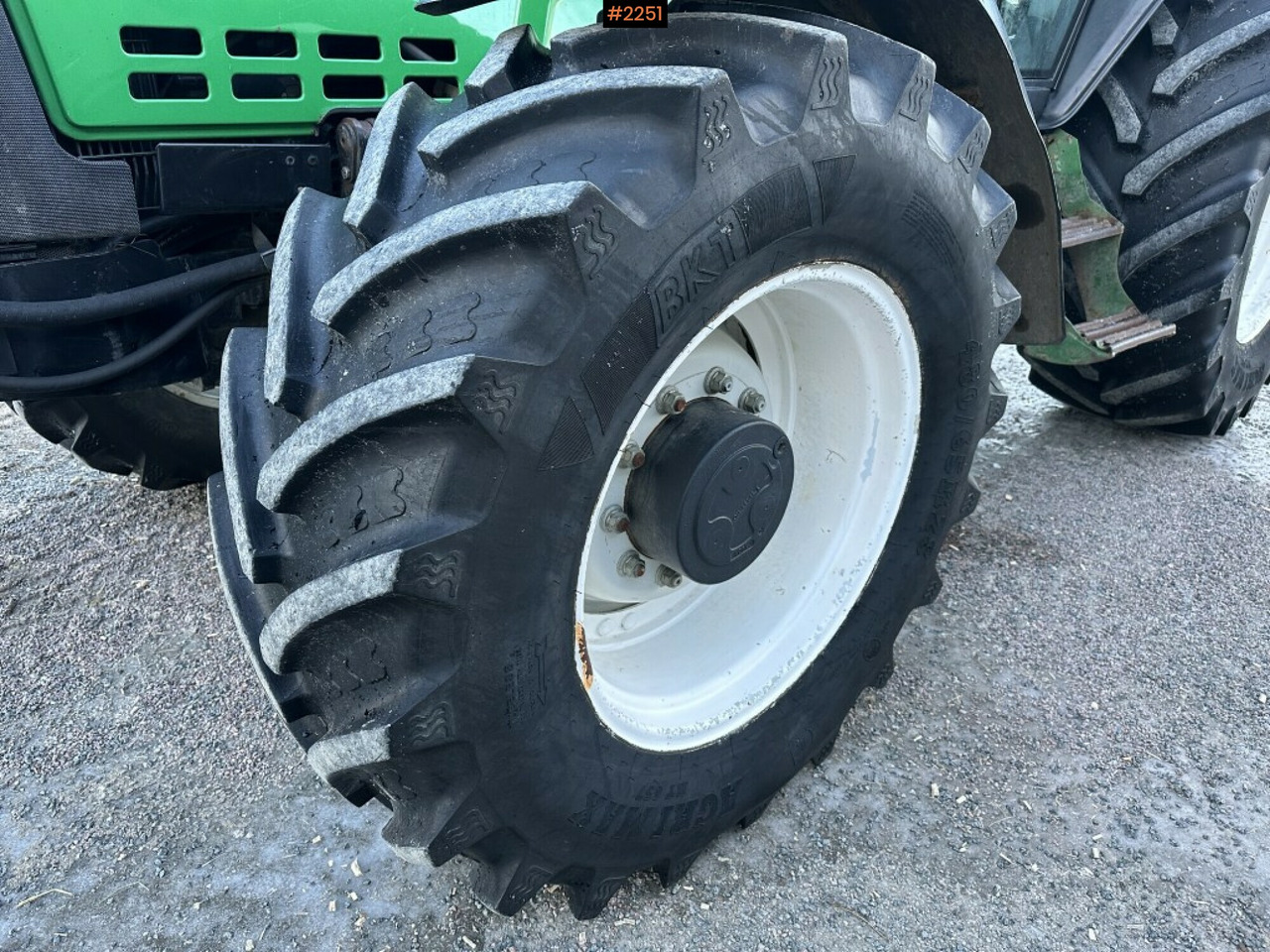 جرار Valtra X110 waiststeering tractor with twintrac: صورة 9