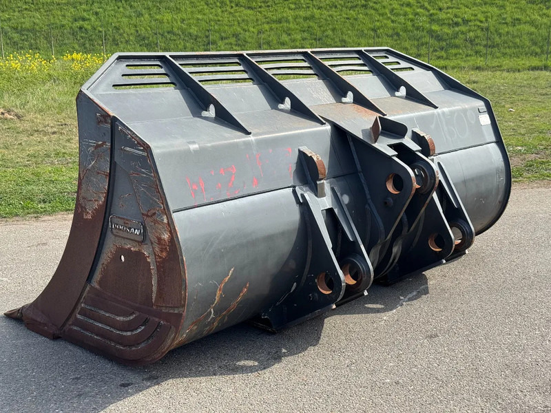 Doosan 230104-01475 DL 550-3 Rock Bucket - بكت حفار - آلات البناء: صورة 2 Doosan 230104-01475 DL 550-3 Rock Bucket - بكت حفار - آلات البناء: صورة 2