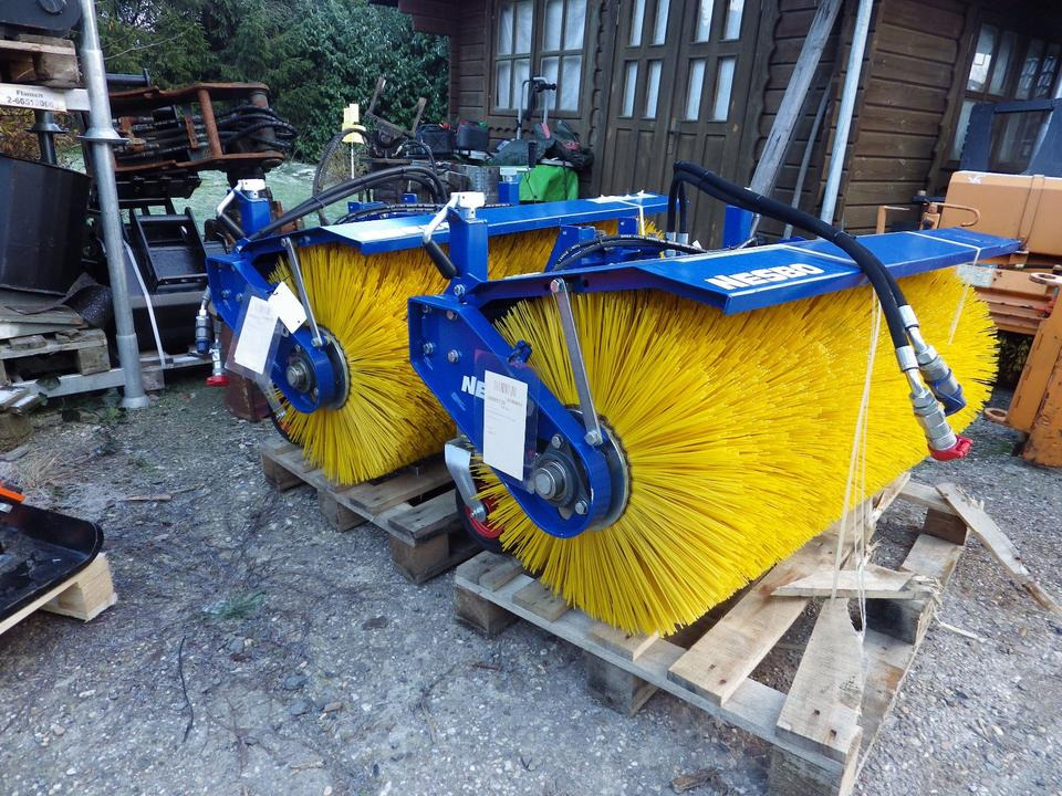 Front Kehrmaschine vollhydraulisch 1200NESBO ISEKI (2200 netto) - مكنسة: صورة 1 Front Kehrmaschine vollhydraulisch 1200NESBO ISEKI (2200 netto) - مكنسة: صورة 1
