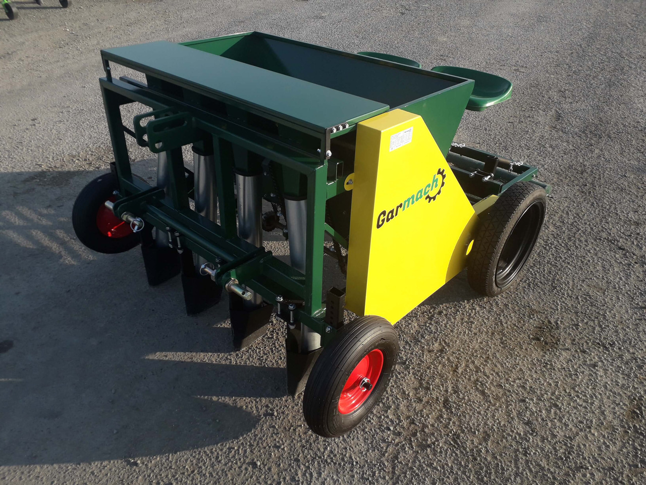 GARMACH Planteuse Ail-Oignon-Echalote AGP 4 R - آلة زراعة البطاطس: صورة 2 GARMACH Planteuse Ail-Oignon-Echalote AGP 4 R - آلة زراعة البطاطس: صورة 2