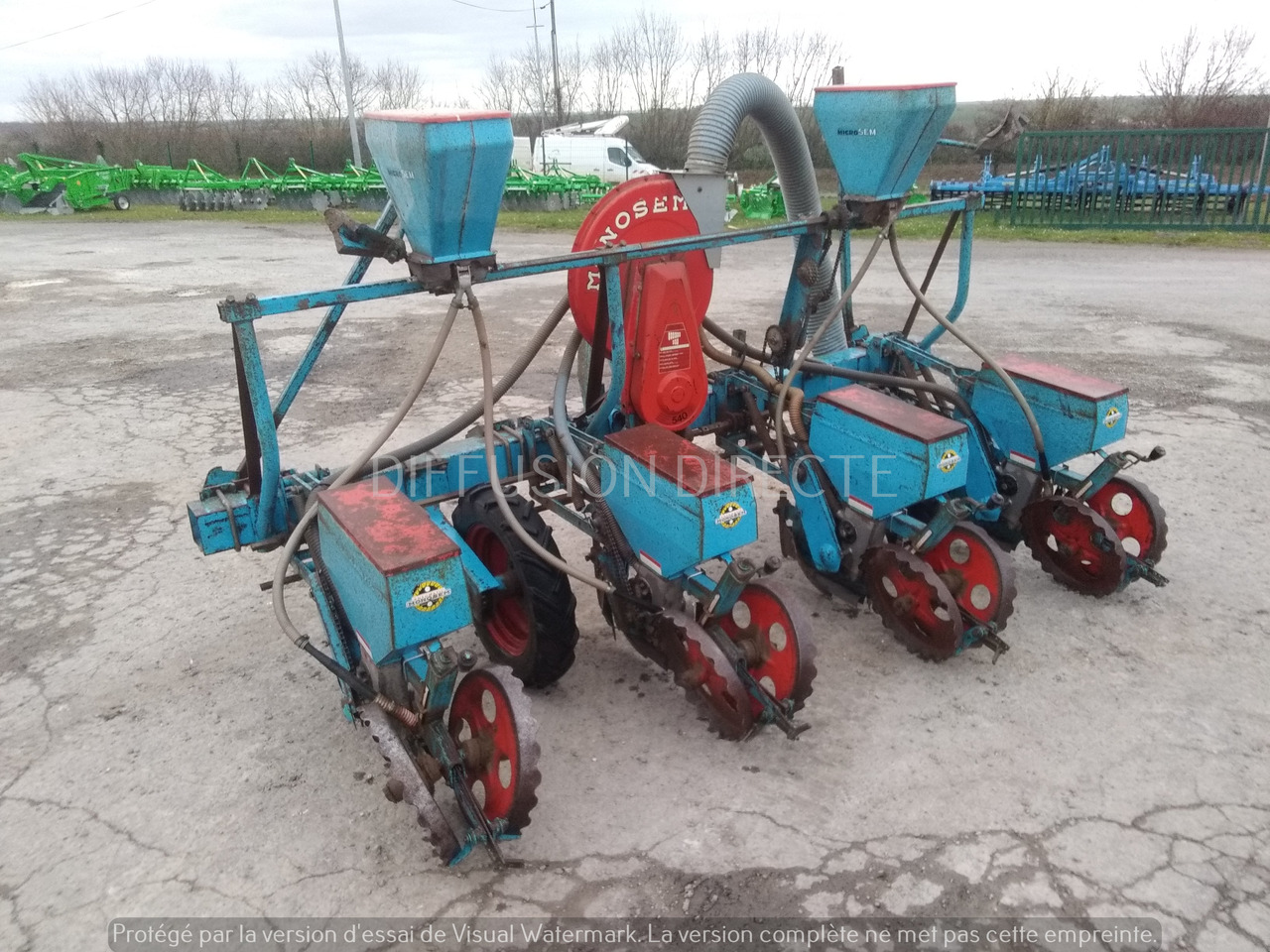 MONOSEM SEMOIR MONOGRAINE PNU - آلة نثر البذور الدقيقة: صورة 2 MONOSEM SEMOIR MONOGRAINE PNU - آلة نثر البذور الدقيقة: صورة 2