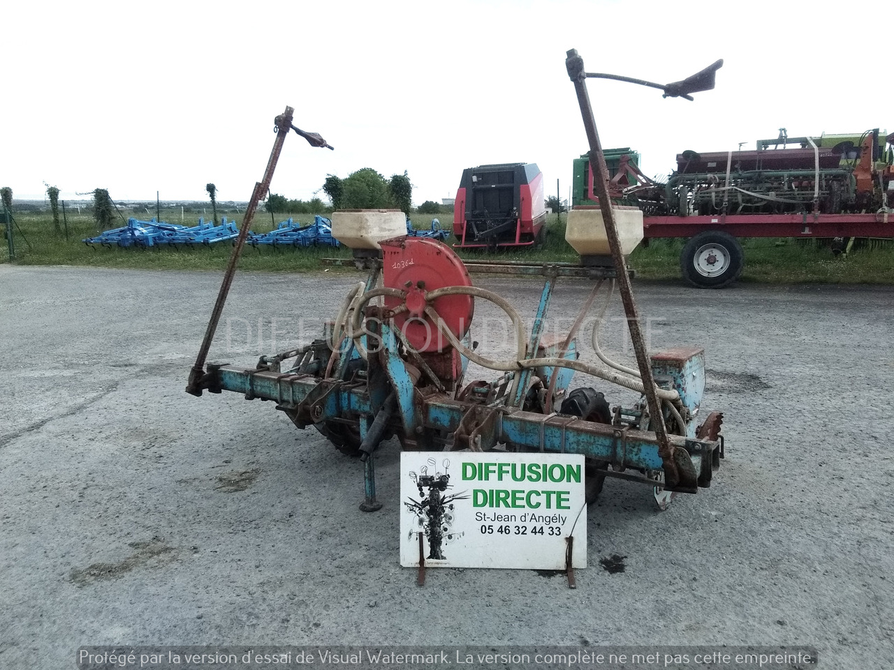 MONOSEM SEMOIR MONOGRAINE PNU - آلة نثر البذور الدقيقة: صورة 1 MONOSEM SEMOIR MONOGRAINE PNU - آلة نثر البذور الدقيقة: صورة 1