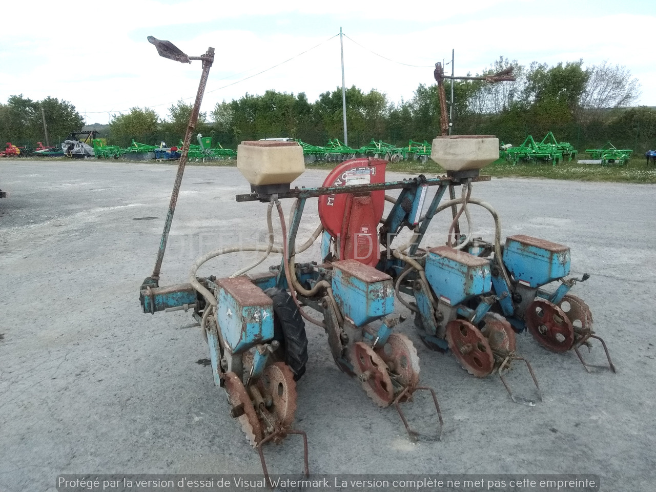 MONOSEM SEMOIR MONOGRAINE PNU - آلة نثر البذور الدقيقة: صورة 4 MONOSEM SEMOIR MONOGRAINE PNU - آلة نثر البذور الدقيقة: صورة 4