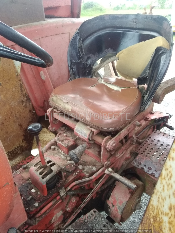 RENAULT TRACTEUR AGRICOLE 56 - جرار: صورة 5 RENAULT TRACTEUR AGRICOLE 56 - جرار: صورة 5