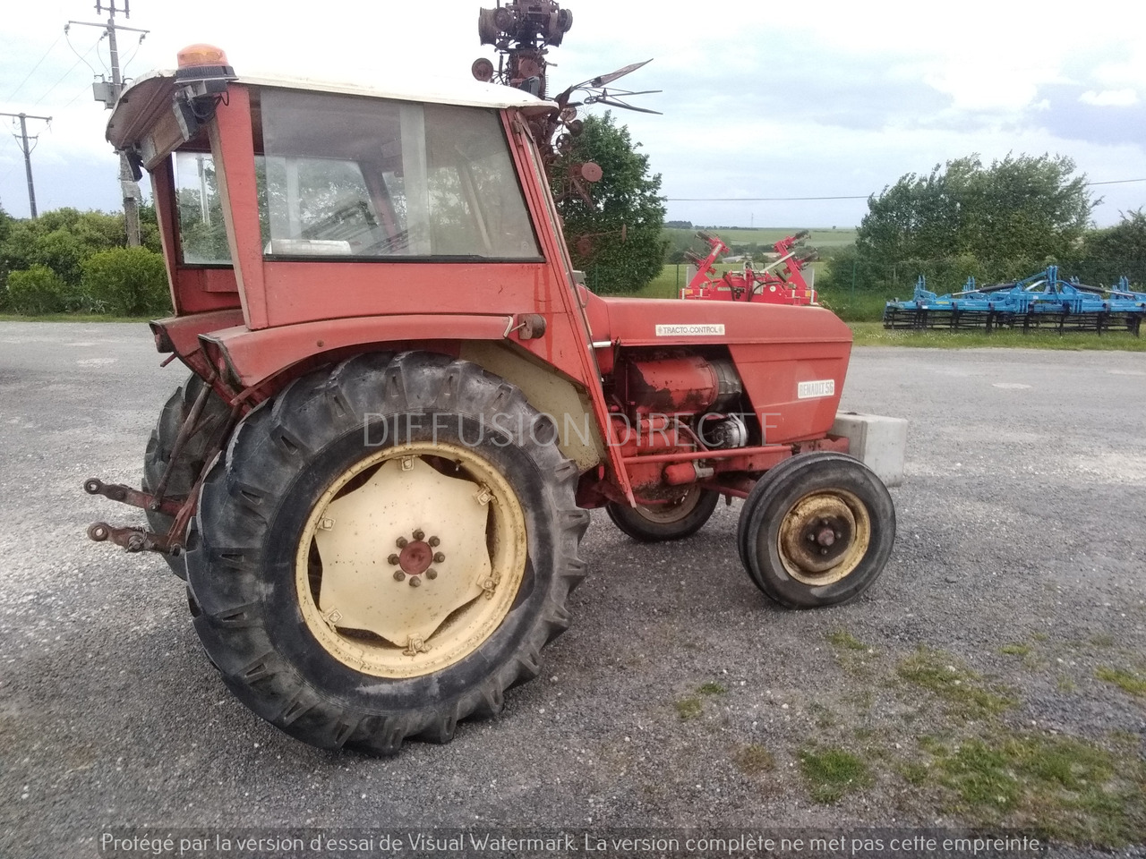 RENAULT TRACTEUR AGRICOLE 56 - جرار: صورة 3 RENAULT TRACTEUR AGRICOLE 56 - جرار: صورة 3