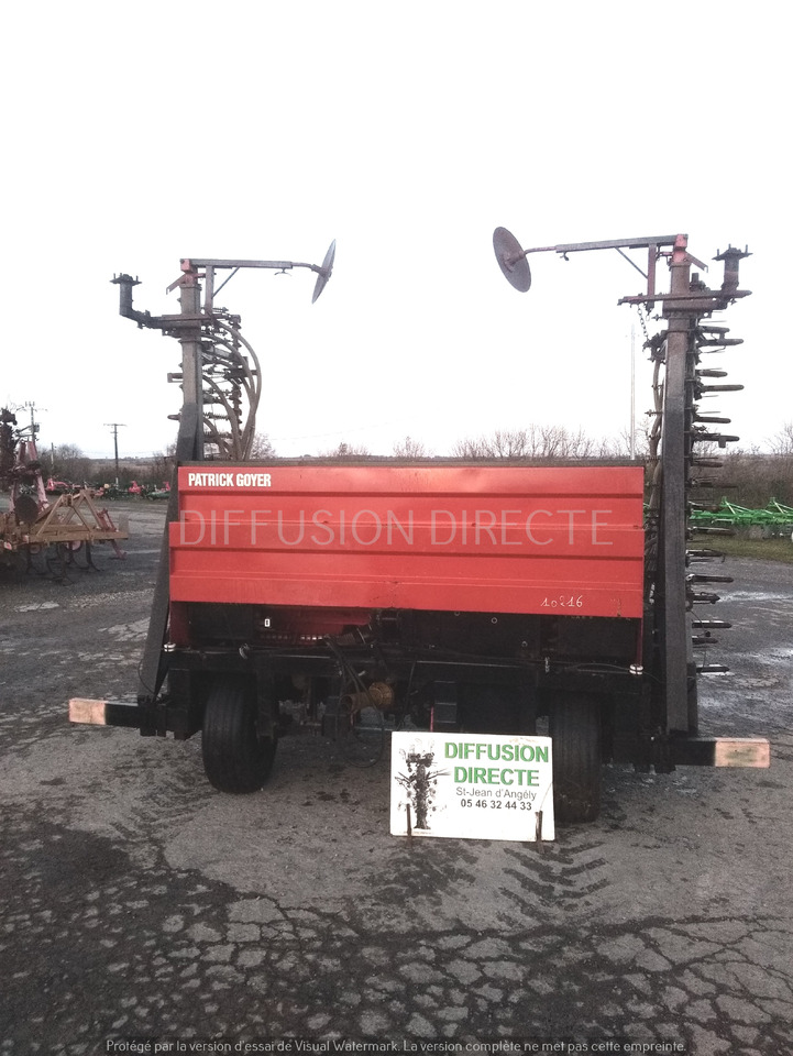 ROGER SEMOIR EN LIGNE 8 M/54 - آلة البذر: صورة 1 ROGER SEMOIR EN LIGNE 8 M/54 - آلة البذر: صورة 1