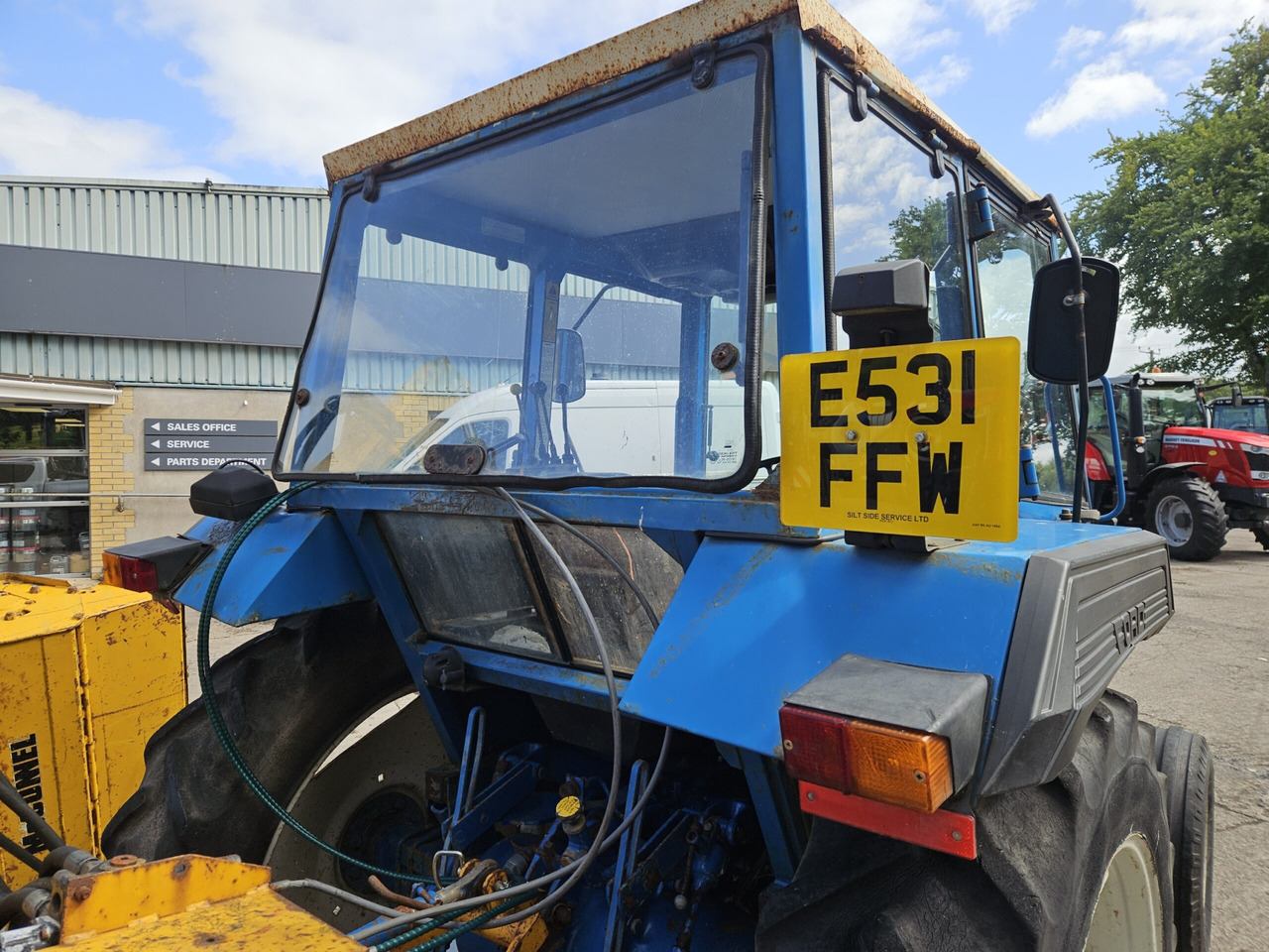 1988 Ford 4110 2wd tractor - جرار: صورة 3 1988 Ford 4110 2wd tractor - جرار: صورة 3