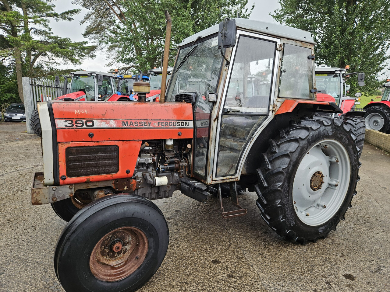 1988 MF 390 2wd - جرار: صورة 2 1988 MF 390 2wd - جرار: صورة 2