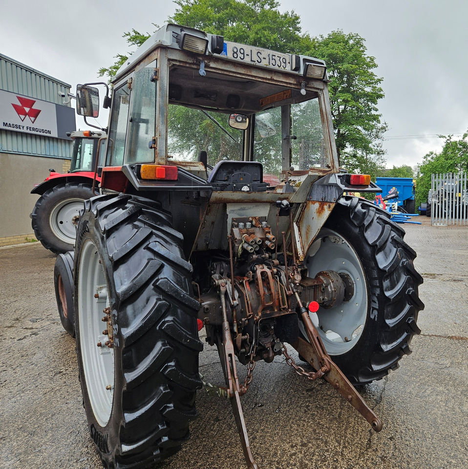 1988 MF 390 2wd - جرار: صورة 3 1988 MF 390 2wd - جرار: صورة 3