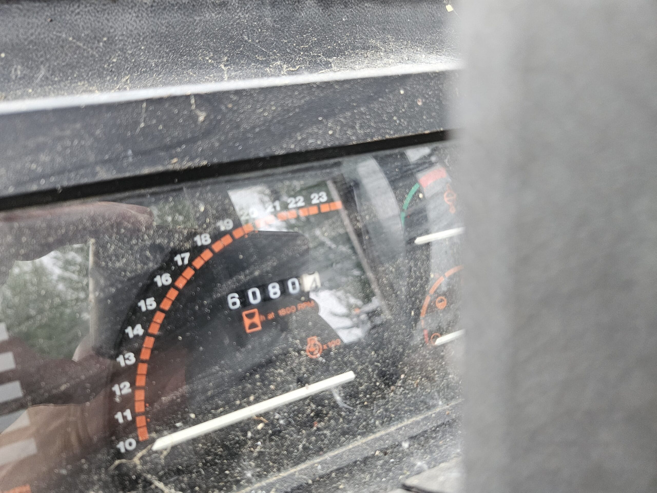 1988 MF 390 2wd - جرار: صورة 5 1988 MF 390 2wd - جرار: صورة 5