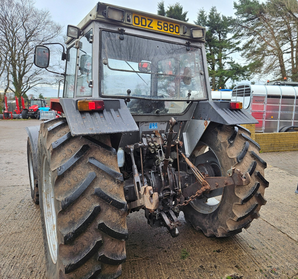 1993 MF 390T 4wd tractor, good off farm condition - جرار: صورة 3 1993 MF 390T 4wd tractor, good off farm condition - جرار: صورة 3