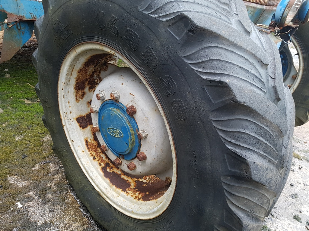 Ford 8210 - جرار: صورة 4 Ford 8210 - جرار: صورة 4