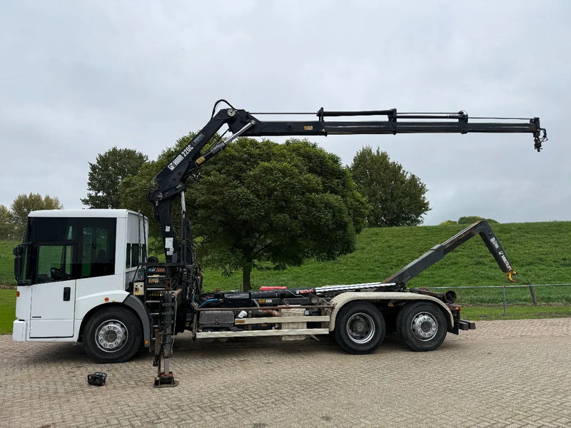 Mercedes-Benz Econic Hiab 220-Hooklift-6x2-Remote - شاحنة كرين: صورة 2 Mercedes-Benz Econic Hiab 220-Hooklift-6x2-Remote - شاحنة كرين: صورة 2