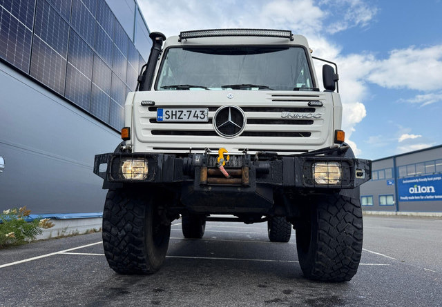 شاحنات مسطحة, شاحنة كرين Mercedes-BenzUnimog U5000 + Hiab 099 E-4: صورة 10