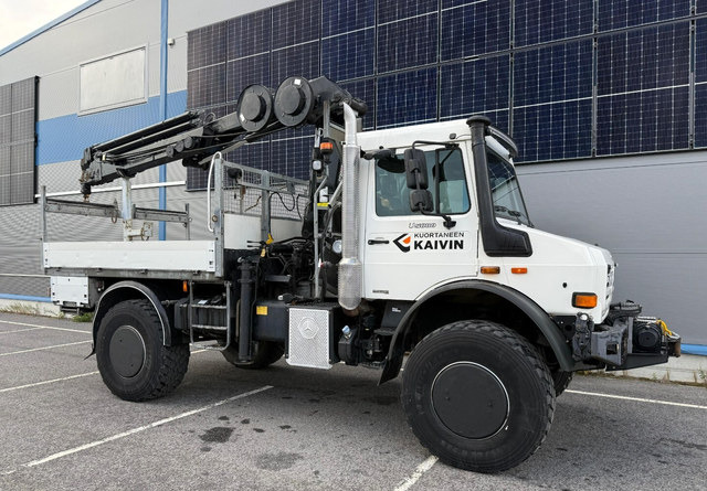 شاحنات مسطحة, شاحنة كرين Mercedes-BenzUnimog U5000 + Hiab 099 E-4: صورة 7