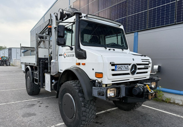 شاحنات مسطحة, شاحنة كرين Mercedes-BenzUnimog U5000 + Hiab 099 E-4: صورة 8
