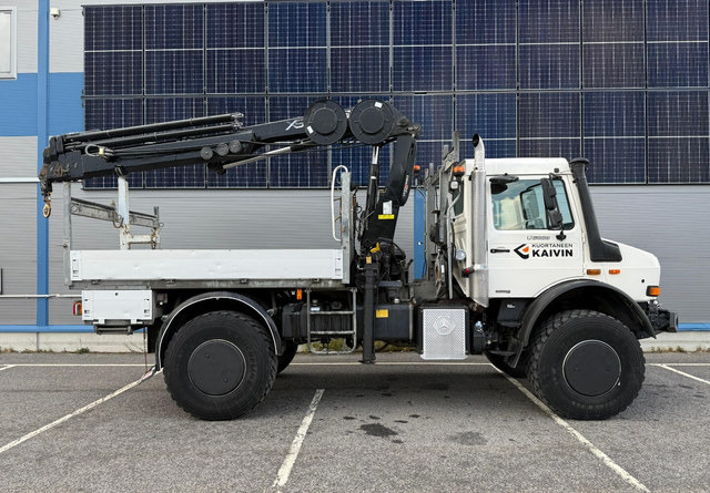 شاحنات مسطحة, شاحنة كرين Mercedes-BenzUnimog U5000 + Hiab 099 E-4: صورة 6