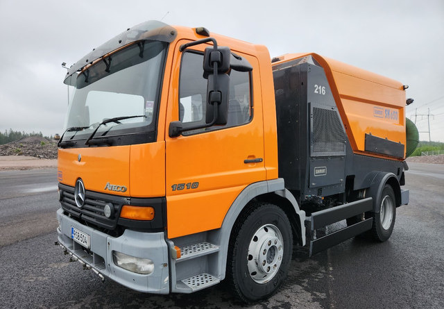 SchmidtSK650 Atego 85kmh/h - سياره كنس شوارع: صورة 1 SchmidtSK650 Atego 85kmh/h - سياره كنس شوارع: صورة 1
