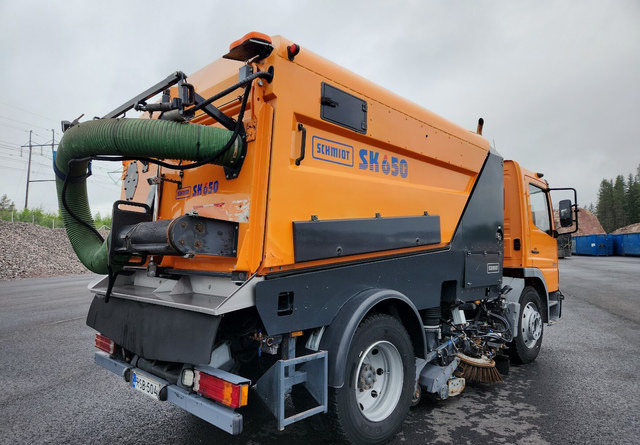 SchmidtSK650 Atego 85kmh/h - سياره كنس شوارع: صورة 5 SchmidtSK650 Atego 85kmh/h - سياره كنس شوارع: صورة 5