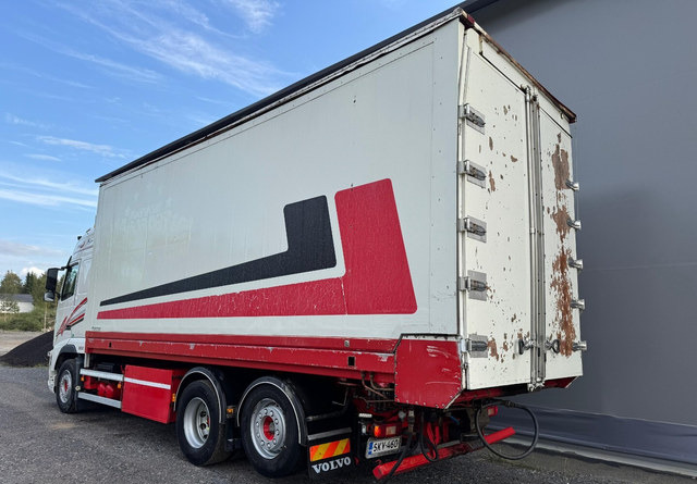 VolvoFH13 500 6x2 Ketjupurku + Rahtikaappi - آليات: صورة 3 VolvoFH13 500 6x2 Ketjupurku + Rahtikaappi - آليات: صورة 3