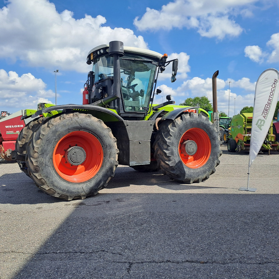 CLAAS XERION 3800 TRAC - جرار: صورة 2 CLAAS XERION 3800 TRAC - جرار: صورة 2