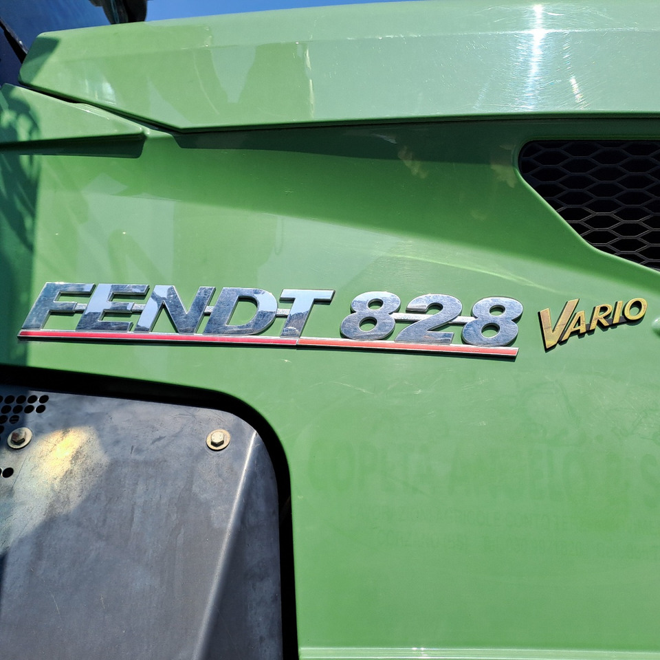 FENDT 828 VARIO PROFI PLUS - جرار: صورة 4 FENDT 828 VARIO PROFI PLUS - جرار: صورة 4