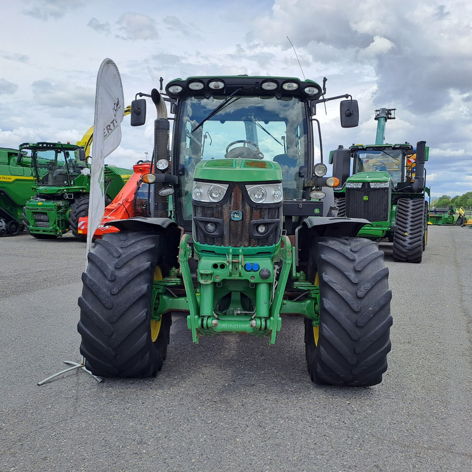 JOHN DEERE 6125R - جرار: صورة 3 JOHN DEERE 6125R - جرار: صورة 3