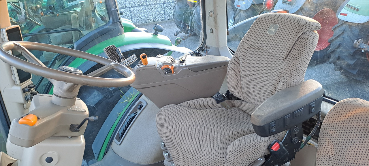 JOHN DEERE 7230R - ASTA AGRIBERTOCCHI - جرار: صورة 4 JOHN DEERE 7230R - ASTA AGRIBERTOCCHI - جرار: صورة 4