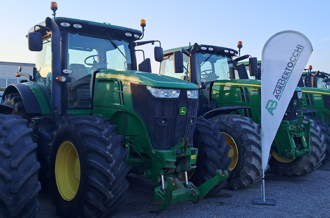 JOHN DEERE 7230R - جرار: صورة 3 JOHN DEERE 7230R - جرار: صورة 3