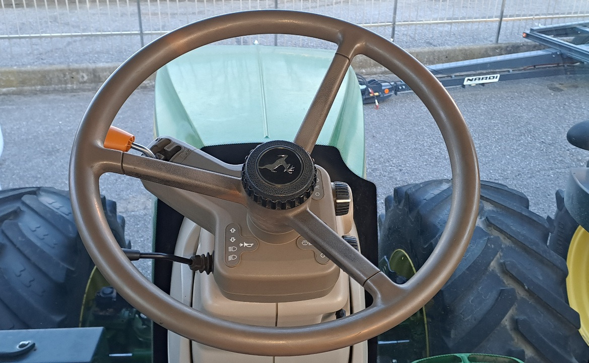 جرار JOHN DEERE 7230R: صورة 7