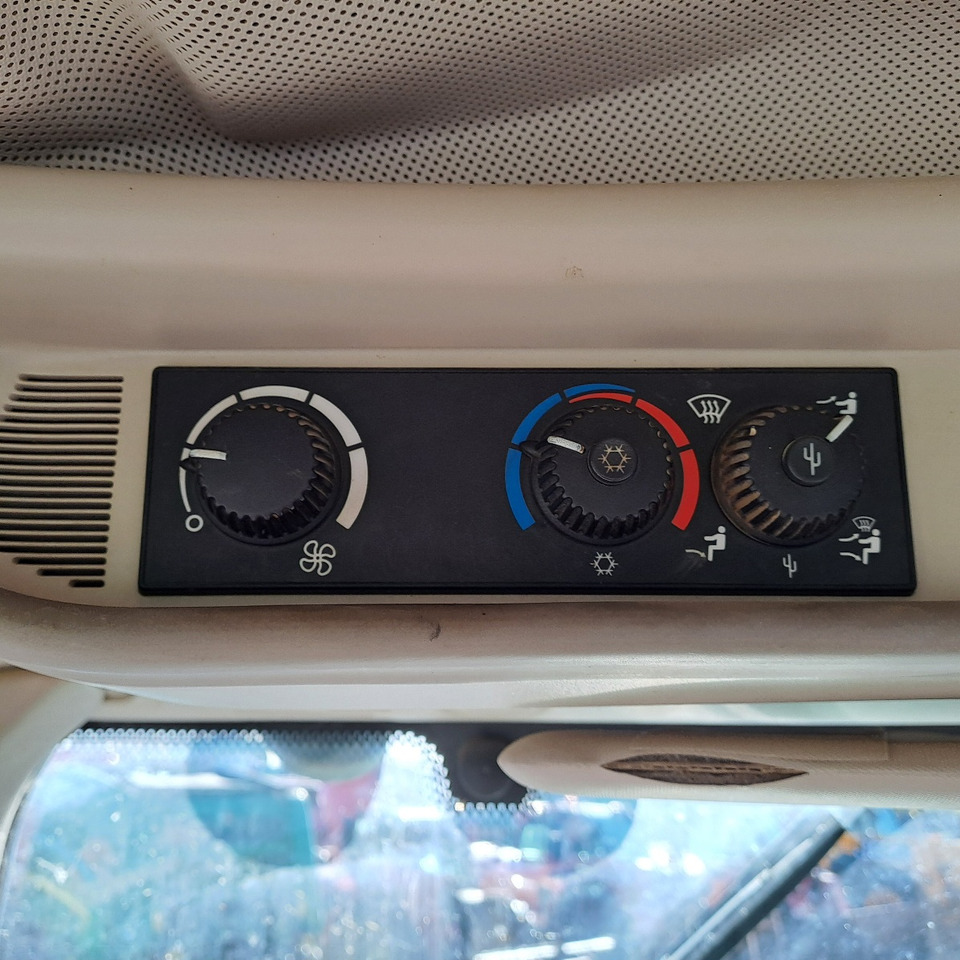 جرار JOHN DEERE 7530 PREMIUM: صورة 15 جرار JOHN DEERE 7530 PREMIUM: صورة 15