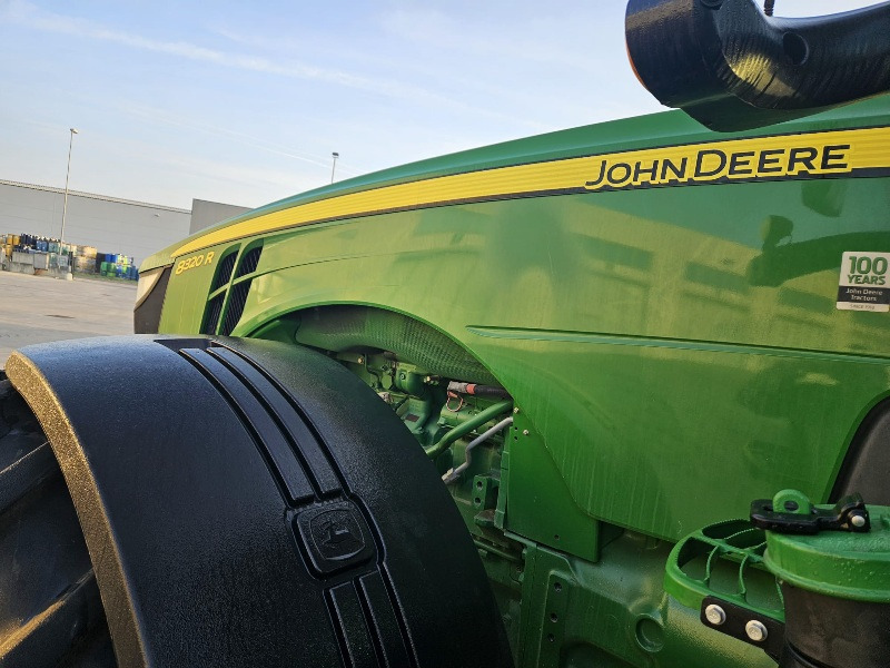 JOHN DEERE 8320R - جرار: صورة 2 JOHN DEERE 8320R - جرار: صورة 2
