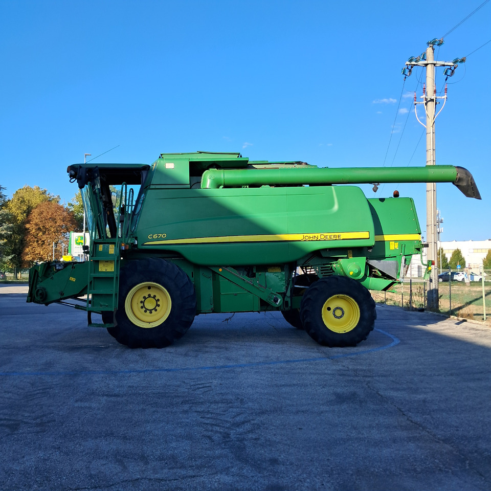JOHN DEERE C670 - حصادة موحَّدة: صورة 3 JOHN DEERE C670 - حصادة موحَّدة: صورة 3
