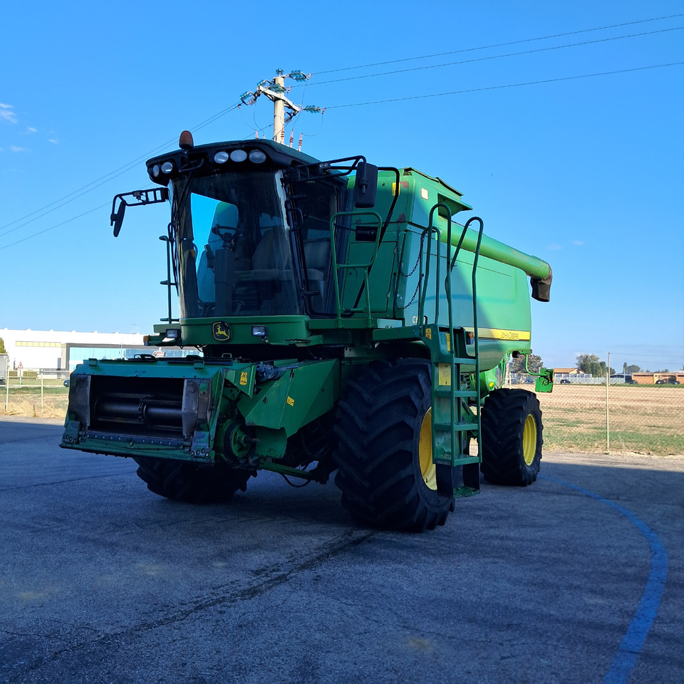 JOHN DEERE C670 - حصادة موحَّدة: صورة 1 JOHN DEERE C670 - حصادة موحَّدة: صورة 1