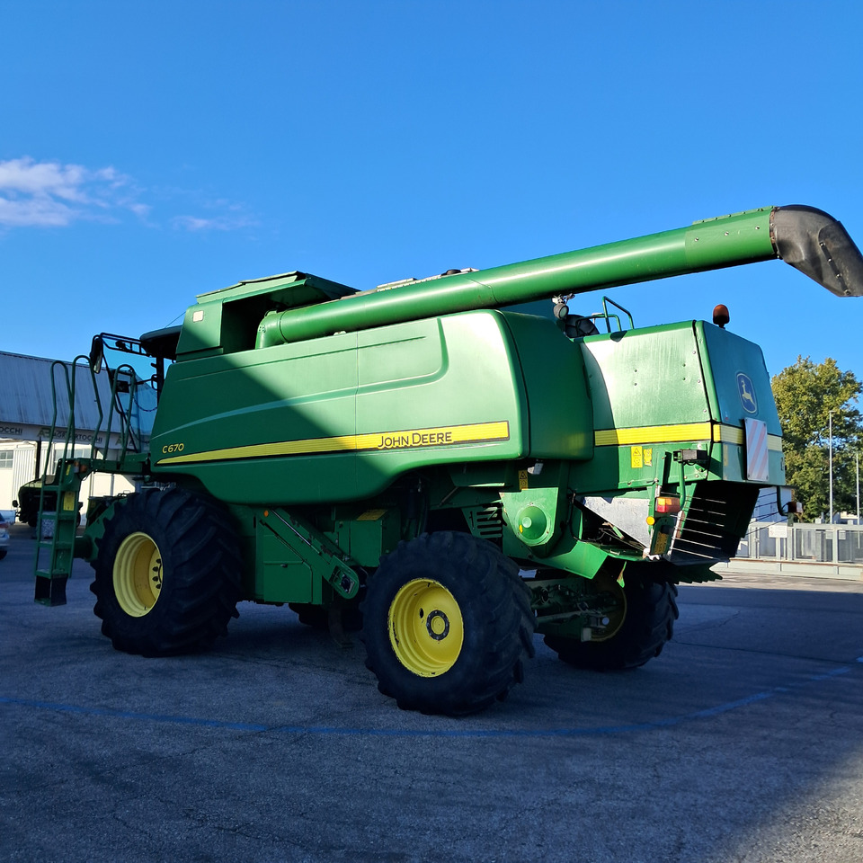 JOHN DEERE C670 - حصادة موحَّدة: صورة 2 JOHN DEERE C670 - حصادة موحَّدة: صورة 2