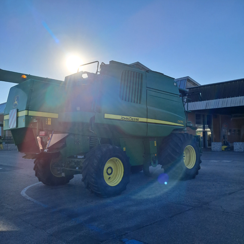 JOHN DEERE C670 - حصادة موحَّدة: صورة 5 JOHN DEERE C670 - حصادة موحَّدة: صورة 5
