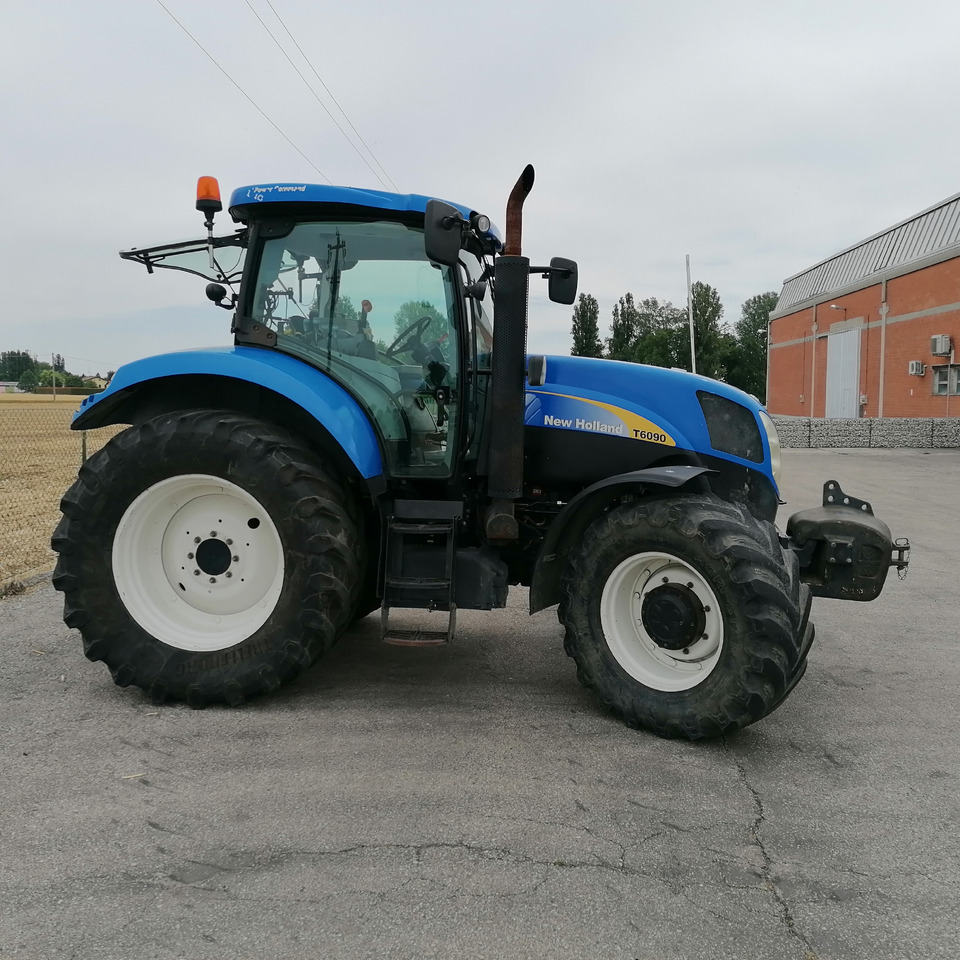 NEW HOLLAND 6090 - جرار: صورة 3 NEW HOLLAND 6090 - جرار: صورة 3
